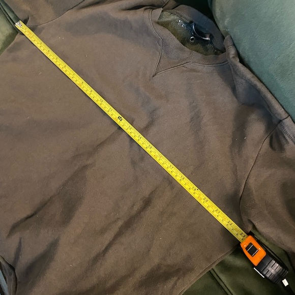 Manjeri De Voir Army Green Crewneck fits like Large - Picture 2 of 6